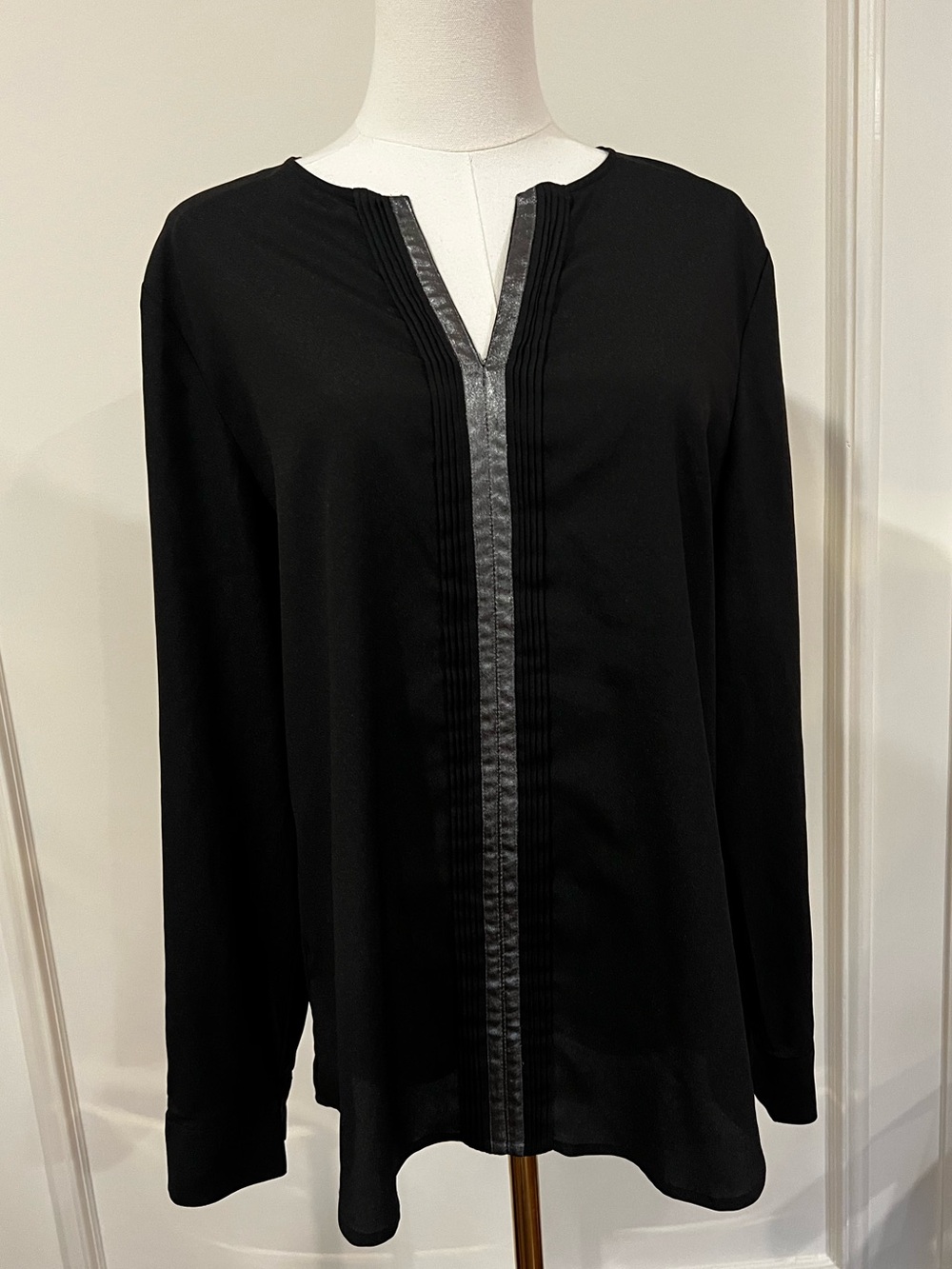 Calvin Klein Black Pintuck Tuxedo Blouse Metallic Trim‎ Office Siren Top Sz M
